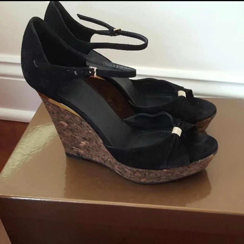Gucci wedges size 7 like new